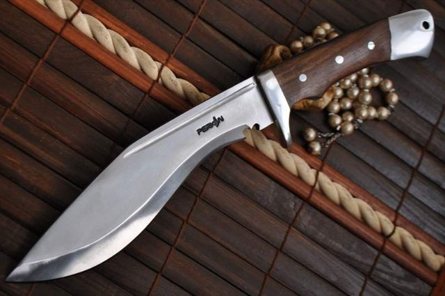 history-and-evolution-of-kukri-knives