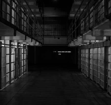 understanding-the-differences-between-state-and-federal-prisons