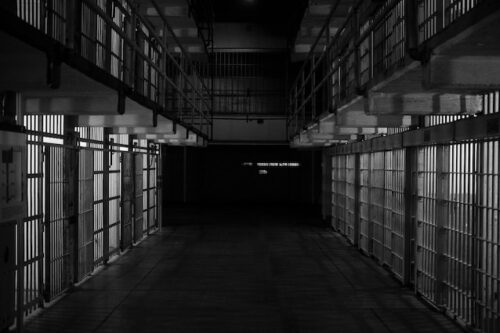 understanding-the-differences-between-state-and-federal-prisons