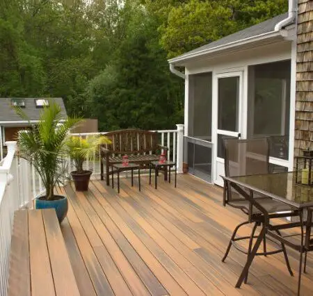 ultimate-guide-to-choosing-the-right-deck-material-for-your-home